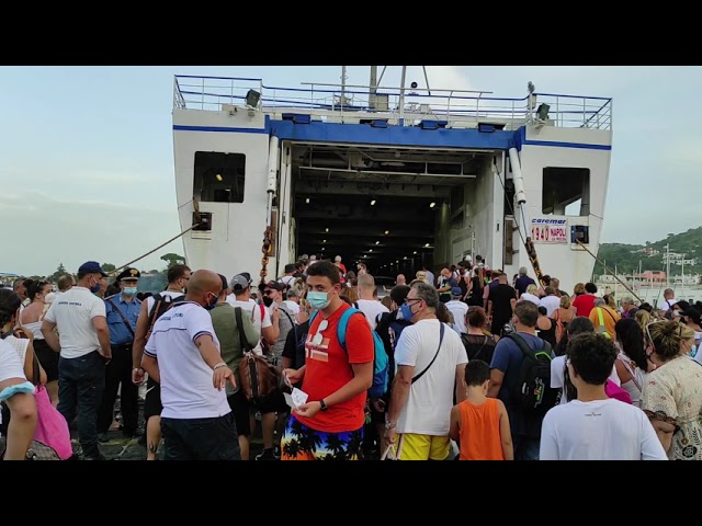 BOOM DI ARRIVI E RICAMBIO: 75MILA TRANSITI SUI PORTI ISOLANI NELL’ULTIMO WEEKEND! IN MARE LA GUARDIA COSTIERA SANZIONA 42 DIPORTISTI