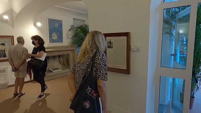 “MICHELE PETRONI FORIO MON AMOUR”, A LACCO AMENO CON UNA MOSTRA SI OMAGGIA “PEPERONE” I CUI QUADRI FURONO ACQUISTATI DA JACQUELINE KENNEDY