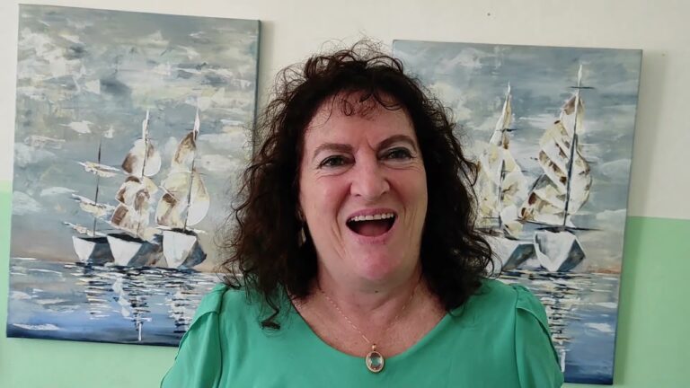 SCUOLA – LA PRESIDE LUCIA MONTI RICEVE UN RICONOSCIMENTO DAL COMUNE DI ISCHIA PER I SUOI 20 ANNI ALLA SCOTTI E SULLA RIAPERTURA SPIEGA: “ANCORA TANTE INCOGNITE, SERVONO FONDI”