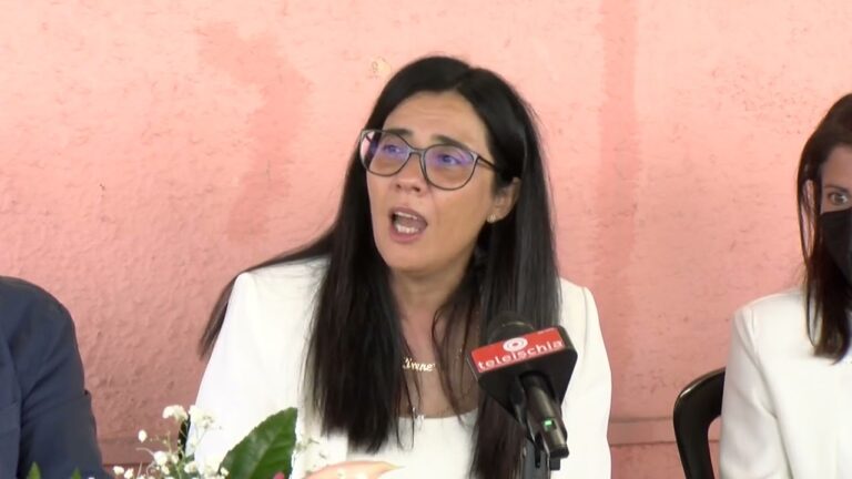 ELEZIONI – IRENE IACONO E IL PROGRAMMA DI ANDIAMO AVANTI PER SERRARA FONTANA “IMPORTANTI OPERE PUBBLICHE MA ANCHE PIU’ ATTENZIONE E VICINANZA AI CITTADINI, I QUALI CI DICONO DI CONTINUARE SU QUESTA STRADA”