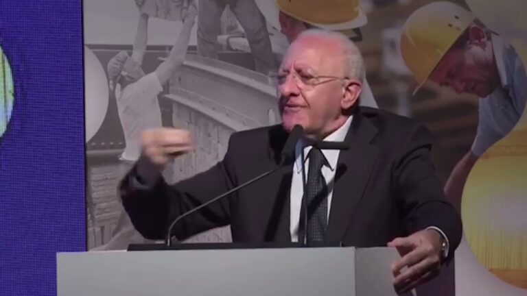 IL PRESIDENTE VINCENZO DE LUCA CHIEDE CHE VENGANO SANATE LE PRIME CASE DI NECESSITA’, IL COORDINAMENTO REGIONALE PER IL DIRITTO ALLA CASA: “BENE DE LUCA, MA ORA SI VADA OLTRE I PROCLAMI E SI FERMINO GLI ABBATTIMENTI DELLE ABITAZIONI DI NECESSITA’”