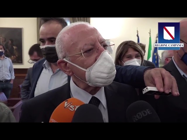 DE LUCA E LA TERZA DOSE: “ME NE FAREI ANCHE SEI, CI STIAMO COMUNQUE PREPARANDO PER CHI STA PER TERMINARE LA COPERTURA”