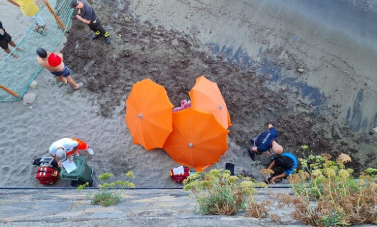 TURISTA RITROVATO MORTO IN MARE  A CASAMICCIOLA