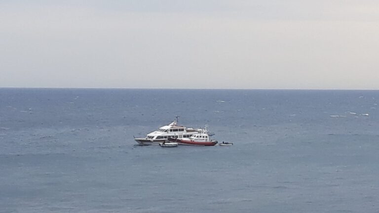 FALLA A BORDO, MOTONAVE DELLA RUMORE IMBARCA ACQUA: SALVATA DALLA GUARDIA COSTIERA