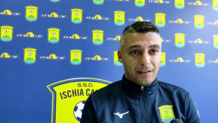 CALCIO – DOMENICA ALTRO BIG – MATCH PER L’ISCHIA, AL MAZZELLA ARRIVA LA FRATTESE. IERVOLINO: “DOBBIAMO PARTIRE DALLA BUONA PRESTAZIONE DI POZZUOLI”