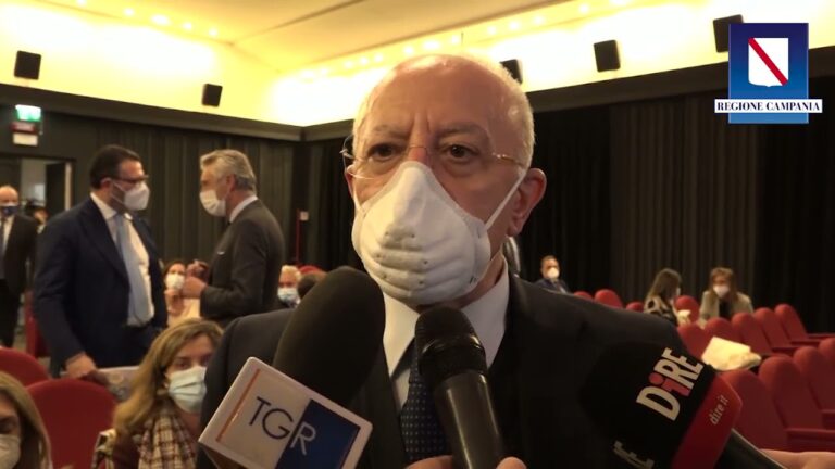 DE LUCA NON HA DUBBI: “SCIOGLIERE SUBITO GRUPPI FASCISTI E REPRIMERE I DELINQUENTI”. SUI PRESUNTI APPALTI TRUCCATI A SALERNO IL PRESIDENTE INVITA ALLA CALMA: “OGNUNO FACCIA IL SUO LAVORO”