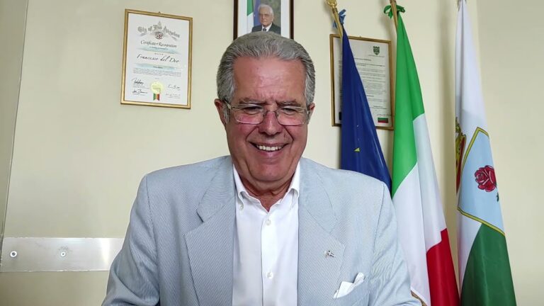 FORIO – FRANCESCO DEL DEO INSISTE: “IL NUOVO CANDIDATO USCIRA’ DA QUESTA MAGGIORANZA”. POLEMICA FONTANA SULLA NUOVA PIAZZA: “BISOGNEREBBE INFORMARSI PRIMA DI COMMENTARE”