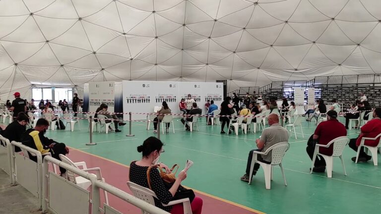 IL GRANDE SPRECO! DISASTRO HUB VACCINALE AD ISCHIA: L’ASL TOGLIE IL PALAZZETTO ALLO SPORT PER VACCINARE AL MASSIMO TRE VOLTE A SETTIMANA