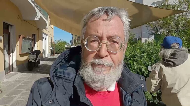 ANCHE AD ISCHIA CITTADINI IN PIAZZA PER PROTESTARE CONTRO IL CERTIFICATO VERDE, GIANNI VUOSO: “SIAMO UNA REPUBBLICA FONDATA SUL LAVORO E NON SUL GREEN PASS”