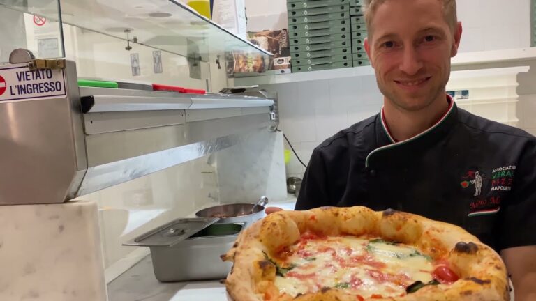 ALLA MOSTRA D’OLTREMARE DI NAPOLI CONSEGNATI GLI ATTESTATI DEL GAMBERO ROSSO AI MIGLIORI PIZZAIOLI D’ITALIA, LA SODDISFAZIONE DI IVANO VECCIA E MARCO MANZI: “PREMIATO IL NOSTRO LAVORO”