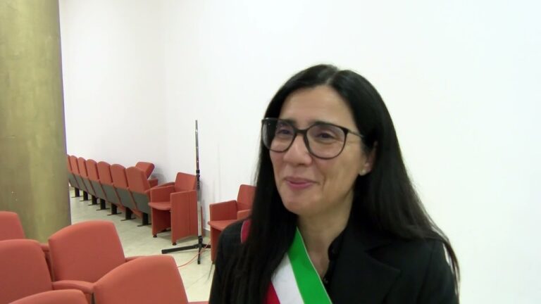 PRIMO CONSIGLIO COMUNALE A SERRARA FONTANA: SI INSEDIANO I NUOVI CONSIGLIERI E LA GIUNTA, IRENE IACONO EMOZIONATA MA DETERMINATA
