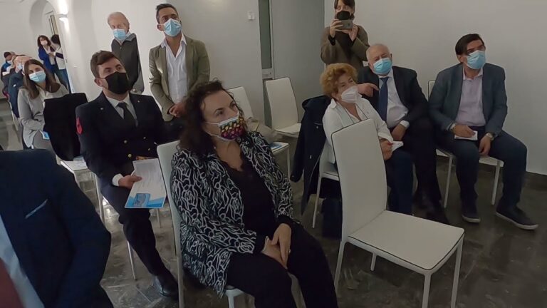 “PESCA ARTIGIANALE COSTIERA, SVILUPPO E TUTELA”, ALL’HOTEL ROYAL PALM DI FORIO L’IMPORTANTE CONVEGNO SULLA RISORSA MARE, IL SINDACO FRANCESCO DEL DEO: “OCCASIONE STORICA LEGATA AI FONDI DEL PNRR, MA OCCORRE SNELLIRE LA BUROCRAZIA”