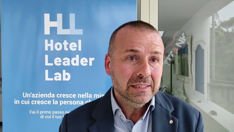 AL POLIFUNZIONALE DI ISCHIA 200 ALBERGATORI ISCHITANI PER CONFRONTARSI SU NUOVE OPPORTUNITA’ RACCOGLIENDO LA SFIDA DELLA DESTAGIONALIZZAZIONE. LUCA D’AMBRA: “FEDERALBERGHI C’E'”