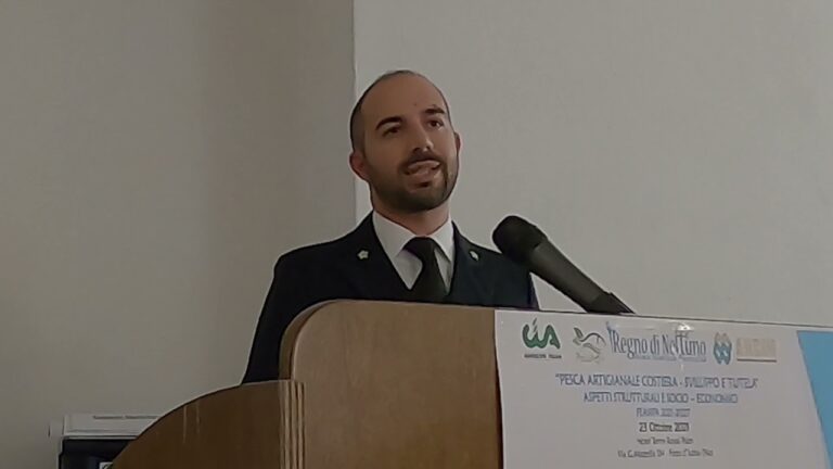 “L’IMPORTANZA DELLA PESCA NELL’AMBITO DELLA TUTELA DELL’AREA MARINA PROTETTA”, AL CONVEGNO DI FORIO L’IMPORTANTE INTERVENTO DEI COMANDANTI DELLA CAPITANERIA DI ISCHIA E DI PROCIDA CIPRESSO E COCCIOLO