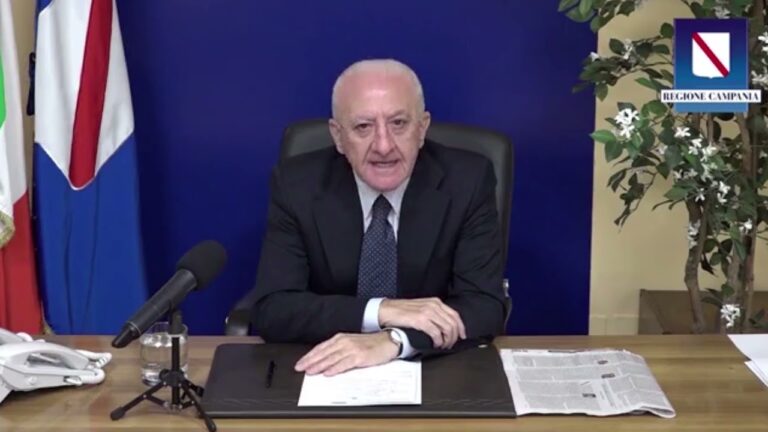 DE LUCA IN DIRETTA FACEBOOK: “NO A FESTE DI PIAZZA A CAPODANNO, BENE I NUOVI PROVVEDIMENTI DEL GOVERNO MA BISOGNA PREVEDERE SANZIONI PESANTI PER CHI NON RISPETTA LE REGOLE”