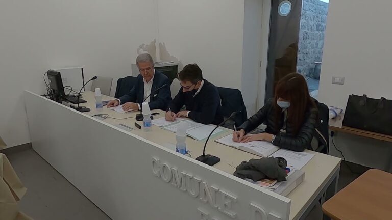 GENNARO SAVIO: “I SINDACI ISOLANI FACCIANO CHIAREZZA SULL’AUMENTO DEI CONTAGI DA COVID-19, SOLIDARIETA’ ALLA DIRIGENTE SCOLASTICA CHIARA CONTI COSTRETTA A CHIUDERE PER DUE GIORNI IL PLESSO ‘LUCA BALSOFIORE’ DI FORIO”