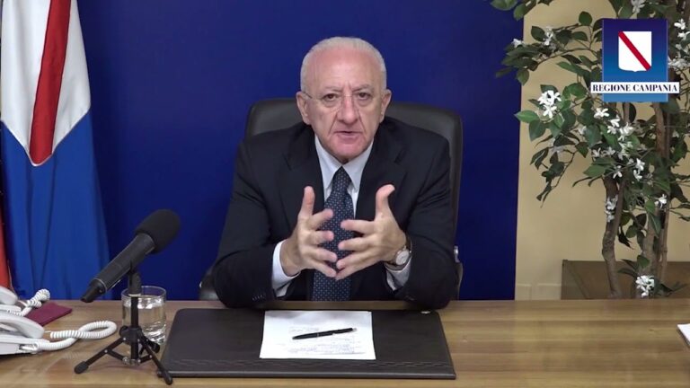 DE LUCA IN DIRETTA FACEBOOK: “LA QUARTA ONDATA E’ INIZIATA, MARTEDI’ RIUNIONE CON I DIRETTORI ASL PER FARE IL PUNTO SUI POSTI LETTO”