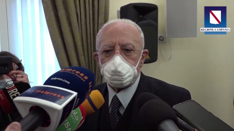 DE LUCA: “SIAMO VICINI A NUOVE RESTRIZIONI, SUBITO LA TERZA DOSE PER EVITARLE”
