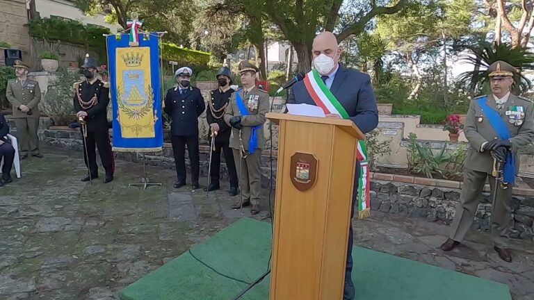 ANCHE IL SINDACO ENZO FERRANDINO ERA PRESENTE ALLA CERIMONIA DI INSEDIAMENTO DEL NUOVO COMANDANTE DELLO STABILIMENTO BALNEO TERMALE MILITARE DI ISCHIA: “A CHI PARTE E A CHI RESTA I PIU’ FERVIDI AUGURI DI BUON LAVORO”