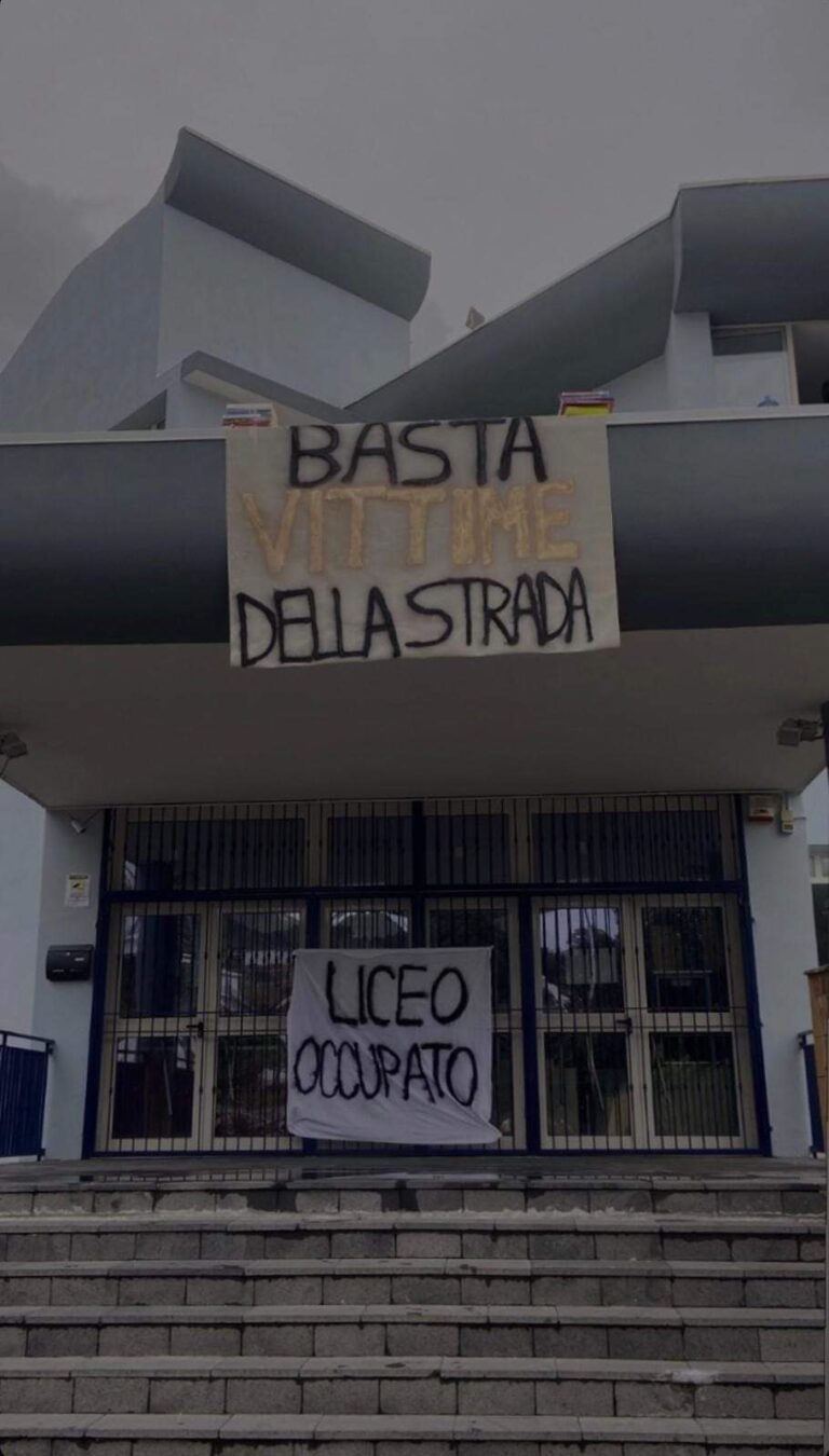GLI STUDENTI OCCUPANO IL LICEO: “PIÙ SICUREZZA SULLE NOSTRE STRADE”