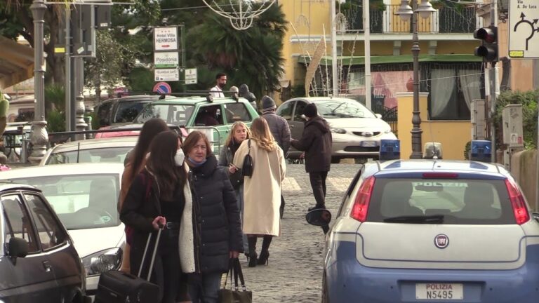 ANCHE AD ISCHIA AUMENTANO I CONTAGI MA NON COME IN CAMPANIA E IN ITALIA: LA VARIANTE OMICRON E LE FESTIVITA’ ACCELERANO L’AUMENTO DEI CASI