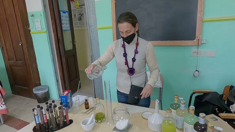 “NATALE IN CASA MENNELLA”: PRESSO L’ISTITUTO ECONOMICO PER IL TURISMO DI FORIO, IN MOSTRA LE TRADIZIONI LOCALI ED INCONTRI CON ARTIGIANI E PRODUTTORI A KM ZERO