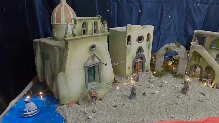 TORRI, CHIESE E PALAZZI STORICI DI FORIO CON DOCENTI ED ALUNNI RIPRODOTTI TRA I PASTORI: ALLESTITO UN’ORIGINALE PRESEPE PRESSO LA SEDE DELL’ISTITUTO ECONOMICO PER IL TURISMO