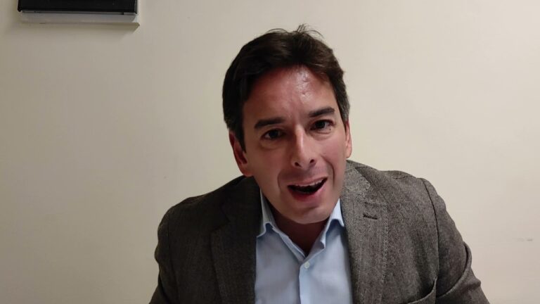 FORIO E LA POLEMICA DELLA MENSA SCOLASTICA. MICHELE REGINE: “POCHE MIGLIAIA DI EURO NON RISOLVONO IL PROBLEMA, CON BUONI SPESA E FONDI PER LE UTENZE ATTIVATI DAL COMUNE  I CITTADINI IN DIFFICOLTA’ POSSONO ESSERE AIUTATI”