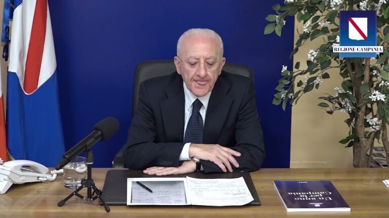 DE LUCA NELL’ULTIMA DIRETTA DEL 2021: “LA CAMPANIA RESTA BIANCA, SIAMO ORGOGLIOSI”