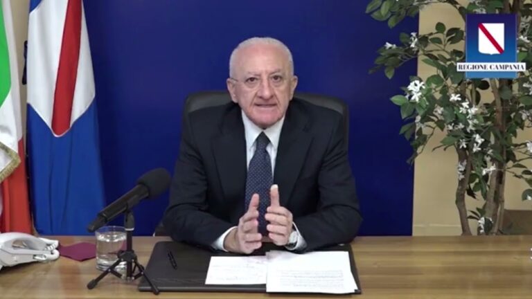 DE LUCA IN DIRETTA FACEBOOK: “PROVVEDIMENTI DI NATALE ERANO IL MINIMO, NON SONO GRANDI SACRIFICI”