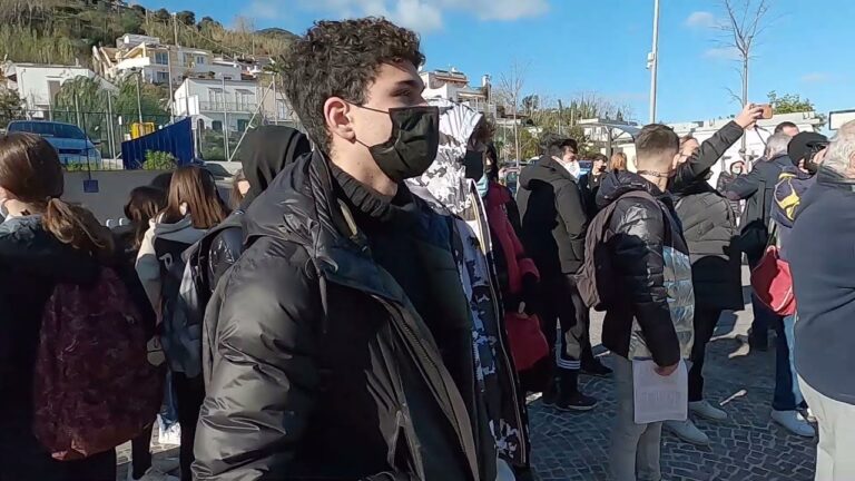 INTITOLATO A GINO STRADA IL PIAZZALE RETROSTANTE IL LICEO “BUCHNER” DI ISCHIA