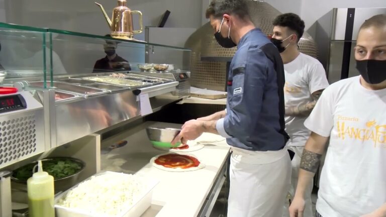 MANGIAFUOCO RADDOPPIA! IL CORAGGIO GIOVANNI BARBIERI CHE APRE NEL CENTRO DI FORIO UN NUOVO LOCALE NONOSTANTE LA CRISI