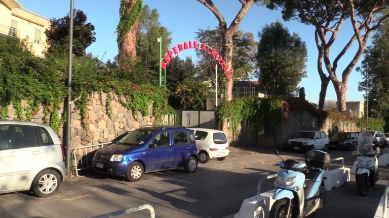 COVID 19 – VARIANTE OMICRON E FESTIVITA’ PREOCCUPANO L’ITALIA. AD ISCHIA SITUAZIONE CONTAGI STABILE: CRESCONO I NUOVI CASI MA ANCHE I GUARITI, IN CALO ATTUALI POSITIVI E RICOVERI