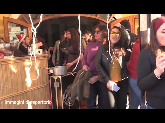 DOPO LO STOP ALLE FESTE ALL’APERTO, DE LUCA FIRMA L’ORDINANZA CHE LE VIETA  ANCHE AL CHIUSO