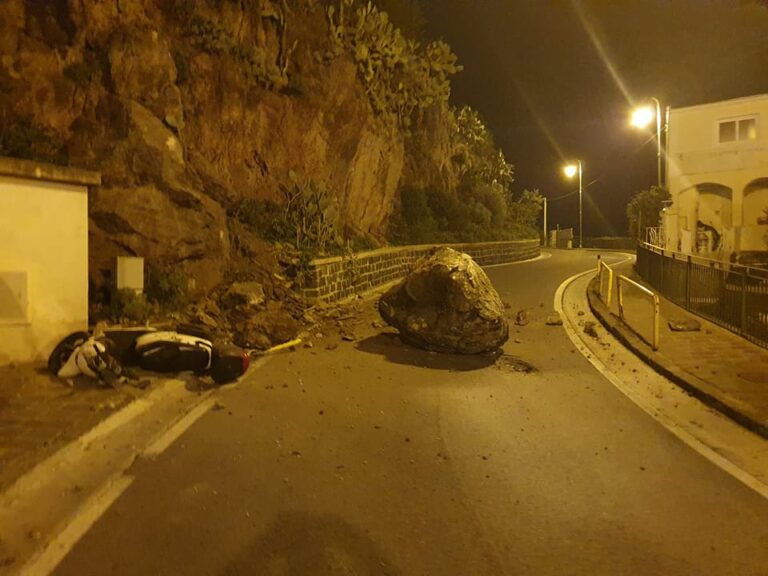 LACCO AMENO, 27 PERSONE SFOLLATE A MONTEVICO IN ATTESA DELLA MESSA IN SICUREZZA