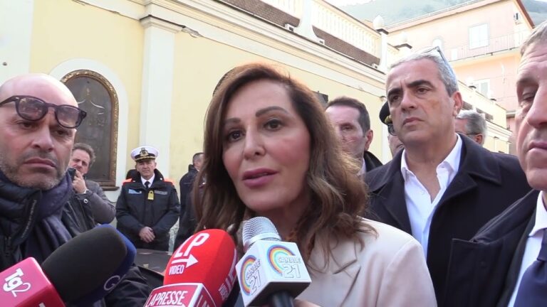 IL MINISTRO DANIELA SANTANCHE’ SBARCA AD ISCHIA PER PRESENTARE LA CAMPAGNA “THIS IS ISCHIA”, UN PROGETTO CHE DARA’ UN NUOVO IMPULSO AL TURISMO ISCHITANO
