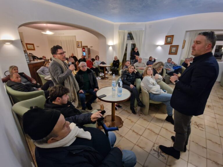 L’ASSOCIAZIONE “CASAMICCIOLA AL CENTRO” INCONTRA GLI SFOLLATI OSPITATI ALL’HOTEL MICHELANGELO