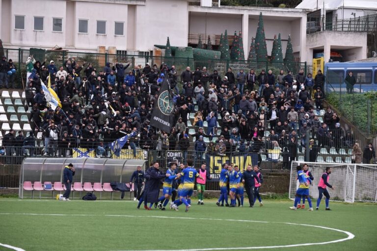 CALCIO – LA CAPOLISTA SE NE VA! L’ISCHIA VINCE A CAPRI