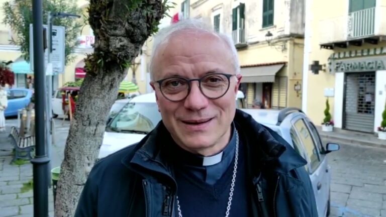 IL SEGRETARIO GENERALE DELLA CEI, MONS. GIUSEPPE BATURI, SBARCA AD ISCHIA: “UN DOLORE GRANDE, LA CHIESA PRONTA A FARE LA SUA PARTE”