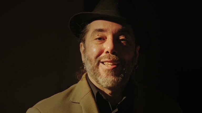 “DINT A NUTTATA”, DUE MESI FA LA FRANA DI CASAMICCIOLA. UN GRUPPO DI AMICI OMAGGIA L’ISOLA E LA SUA GENTE