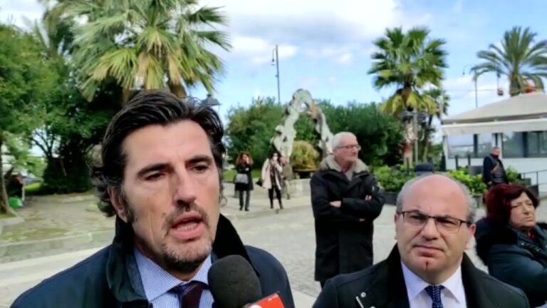 IL SENATORE CANTALAMESSA  RITORNA A CASAMICCIOLA: “IL DECRETO E’ UNA PRONTA MA INIZIALE RISPOSTA, L’ISOLA HA BISOGNO DI QUALCOSA DI PIU’”. TIRATA D’ORECCHIE ALLA REGIONE: “SPENDA I SOLDI STANZIATI”