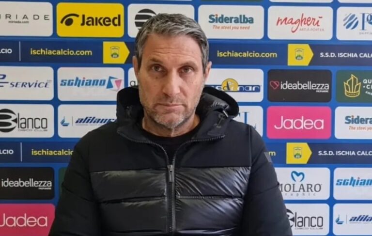 LA CAPOLISTA ISCHIA BATTE IL VILLA LITERNO, PINO TAGLIALATELA: “LA COMPATTEZZA E L’UNITA’ DELLA SOCIETA’ SONO LA NOSTRA FORZA, ORA CI ASPETTANO ALTRE 9 BATTAGLIE”