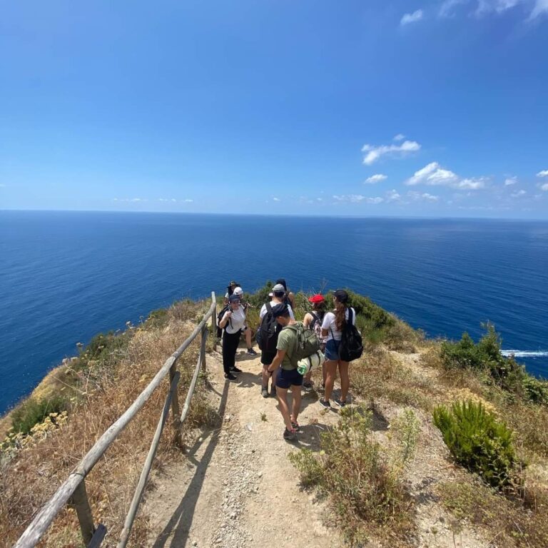 DANNI AI SENTIERI DOPO LA FRANA, LE GUIDE E LE ASSOCIAZIONI CHIEDONO LA MESSA IN SICUREZZA