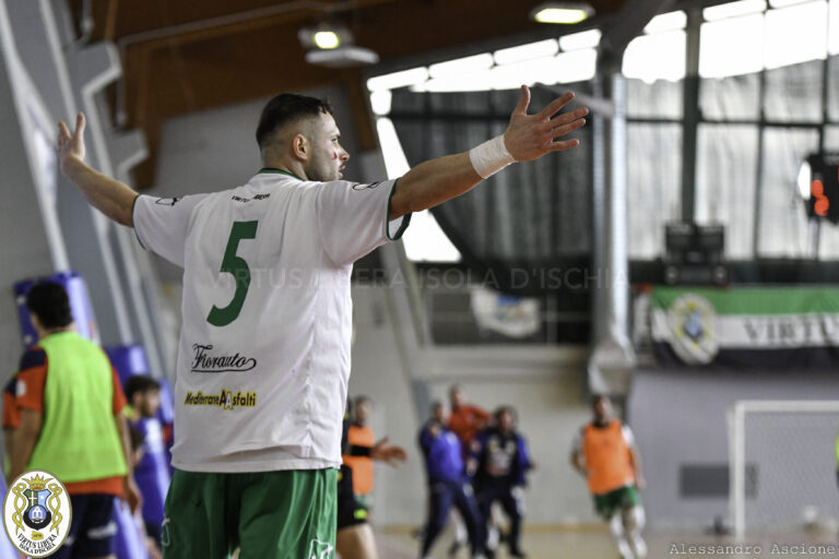 CALCIO A 5 – PESANTE SCONFITTA PER LA VIRTUS LIBERA, AL PALACASALE VINCE LA NAPOLI BARRESE