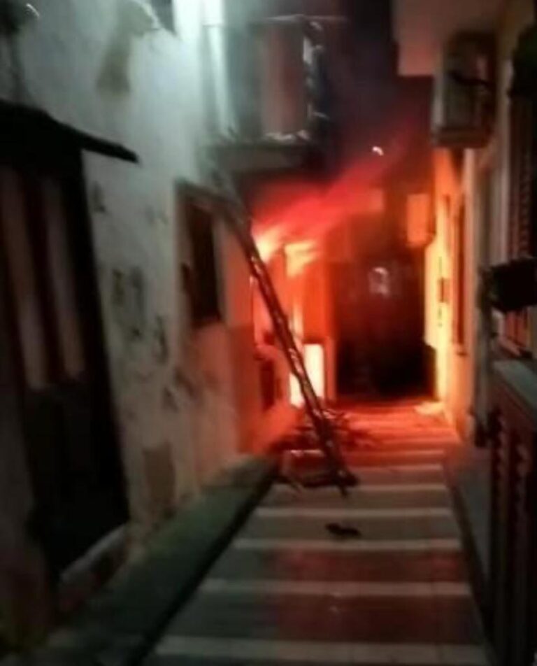 FORIO – INCENDIO IN UN’ABITAZIONE DI MONTERONE, ANCORA SCONOSCIUTE LE CAUSE