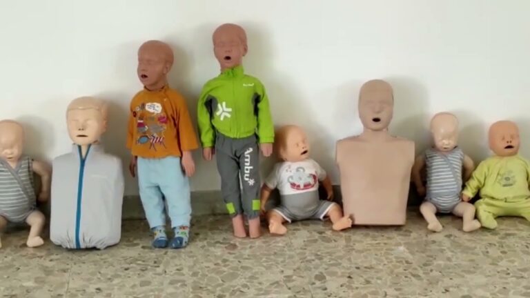 PRIMO SOCCORSO PEDIATRICO, A FORIO GENITORI, PERSONALE SCOLASTICO E SANITARIO PARTECIPANO AL CORSO ORGANIZZATO DALLA PRO LOCO SCENTONE