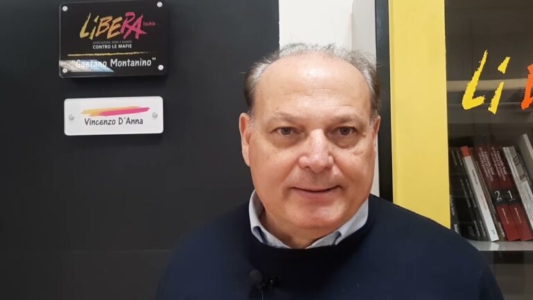 30 ANNI DALLA MORTE DI VINCENZO D’ANNA, UNA VITA DEDITA AL LAVORO E SPEZZATA DALLA CAMORRA. IL FIGLIO EMILIO: “MIO PADRE SIA D’ESEMPIO PER I GIOVANI”