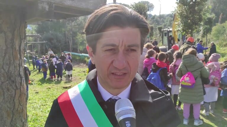 RISORGE LA PINETA DI FIAIANO: INIZIATA LA PIANTUMAZIONE DI 2000 NUOVI ALBERI! DIONIGI GAUDIOSO: “FACCIAMO RINASCERE UNO DEI POLMONI VERDI DELL’ISOLA”