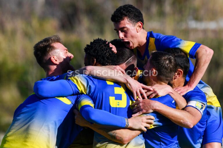 CALCIO – DERBY SENZA STORIA, VINCE L’ISCHIA 3-0