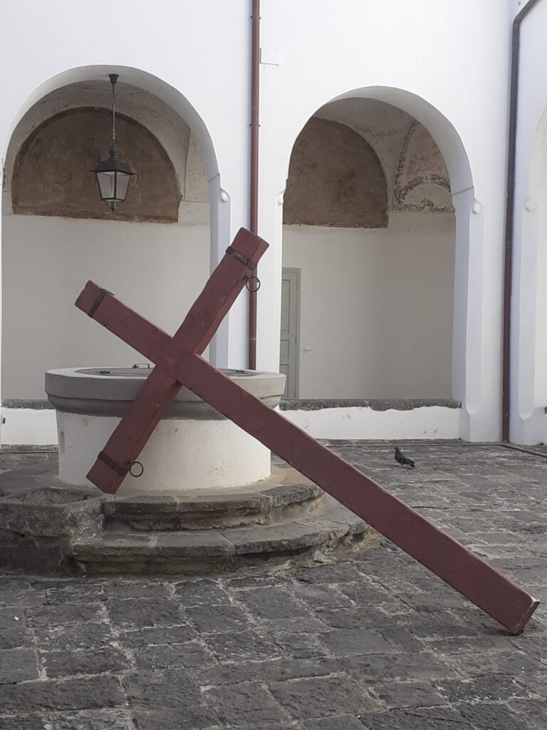 ACTUS TRAGICUS, LA PASSIONE INCONTRA IL MONDO DEI DETENUTI DI SECONDIGLIANO: LORO LA CROCE